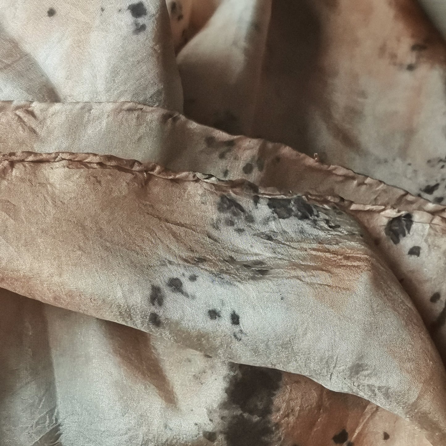 Carré de soie unique "Aube de Provence"