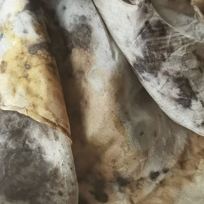 Carré de soie unique "Ombre et Lumière"