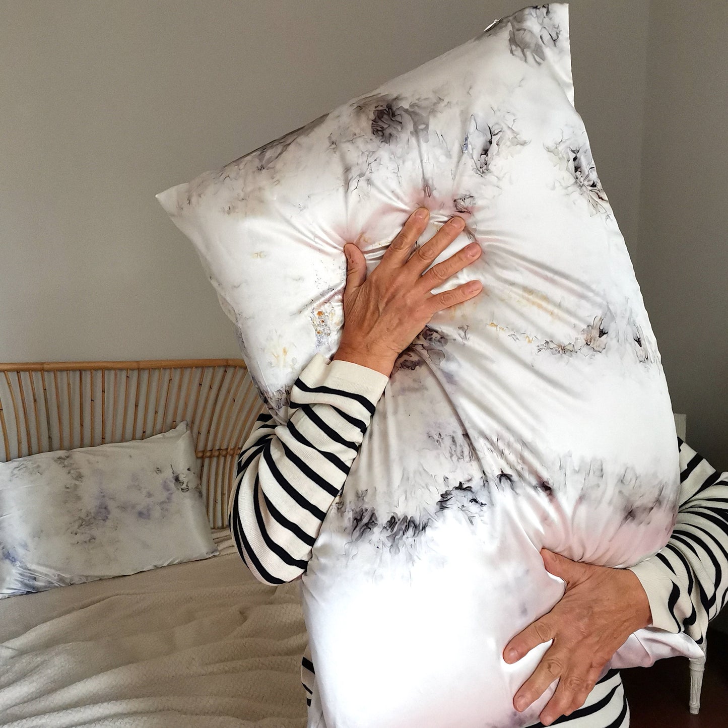 Taies d'oreiller en soie naturelle teinte végétale, pièces uniques artisanales pour préserver cheveux et peau